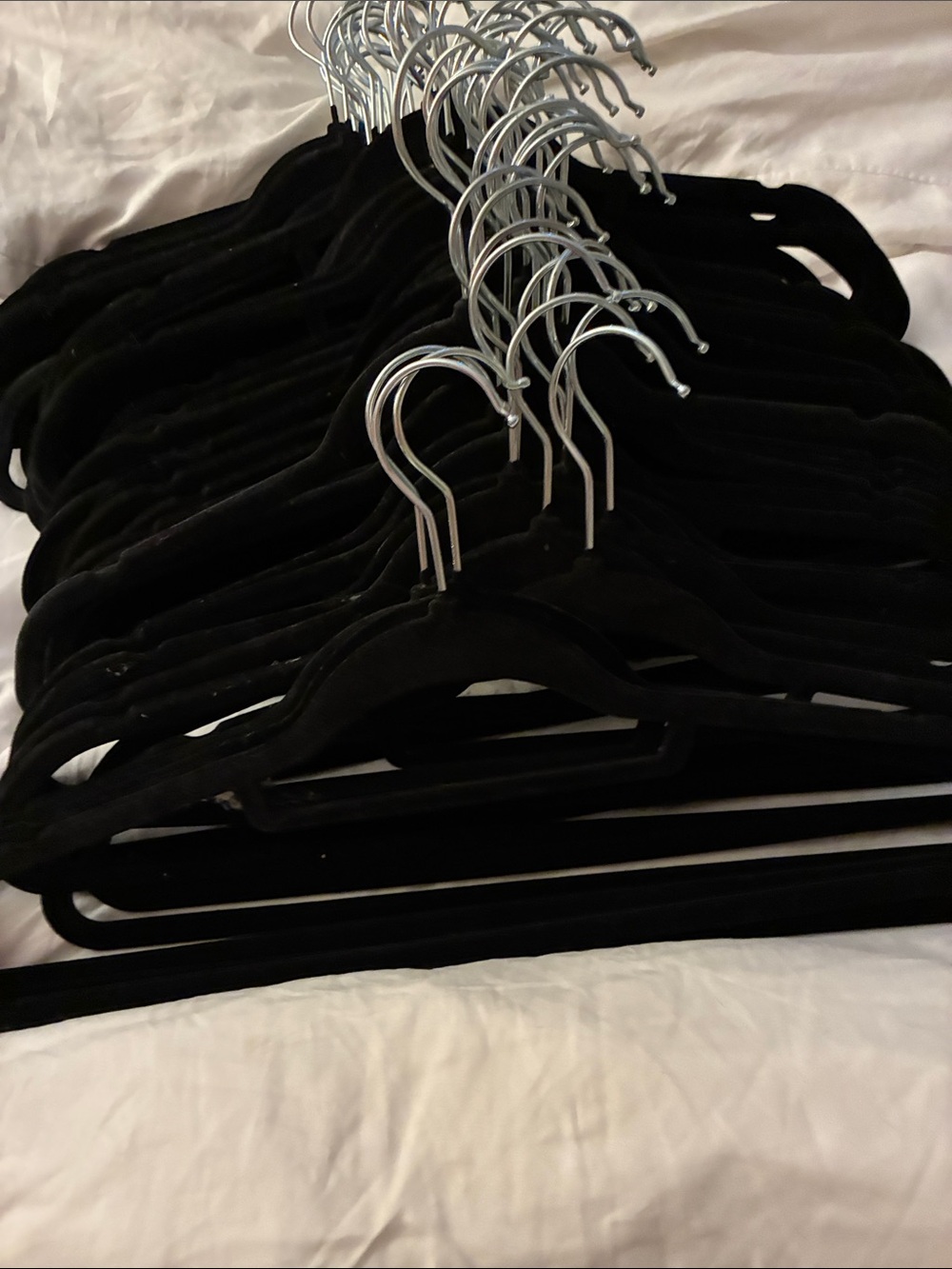 Set of Velvet Slim Black Clothes Hangers - Non-Slip